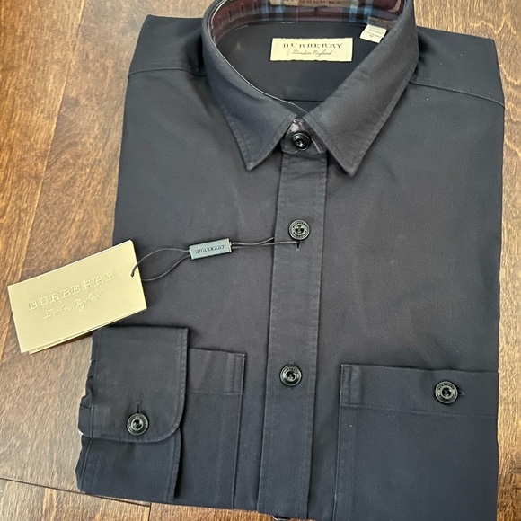 BRAND NEW Burberry button down shirt in navy. Size medium - Picture 2 of 4